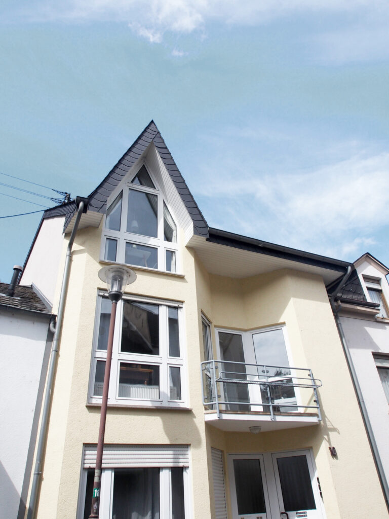 blick von außen auf das apartmenthaus in der antoniusstraße